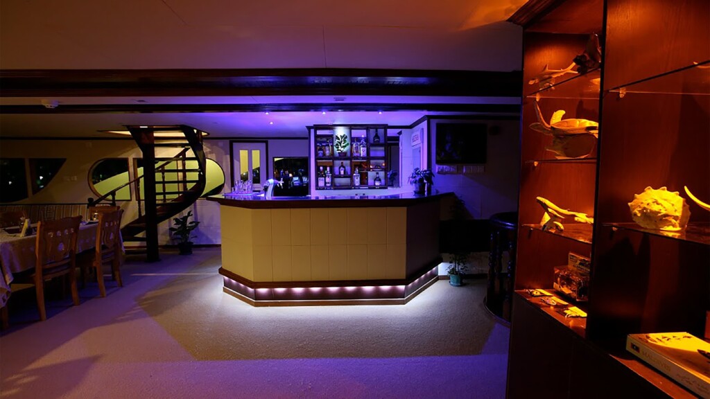 Emperor Voyager bar