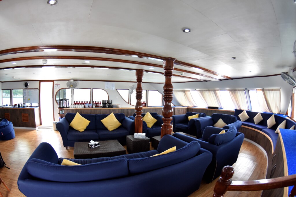 Saloon Emperor Voyager