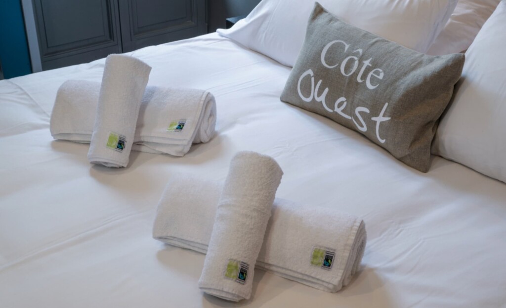 Cote Ouest bed with towels